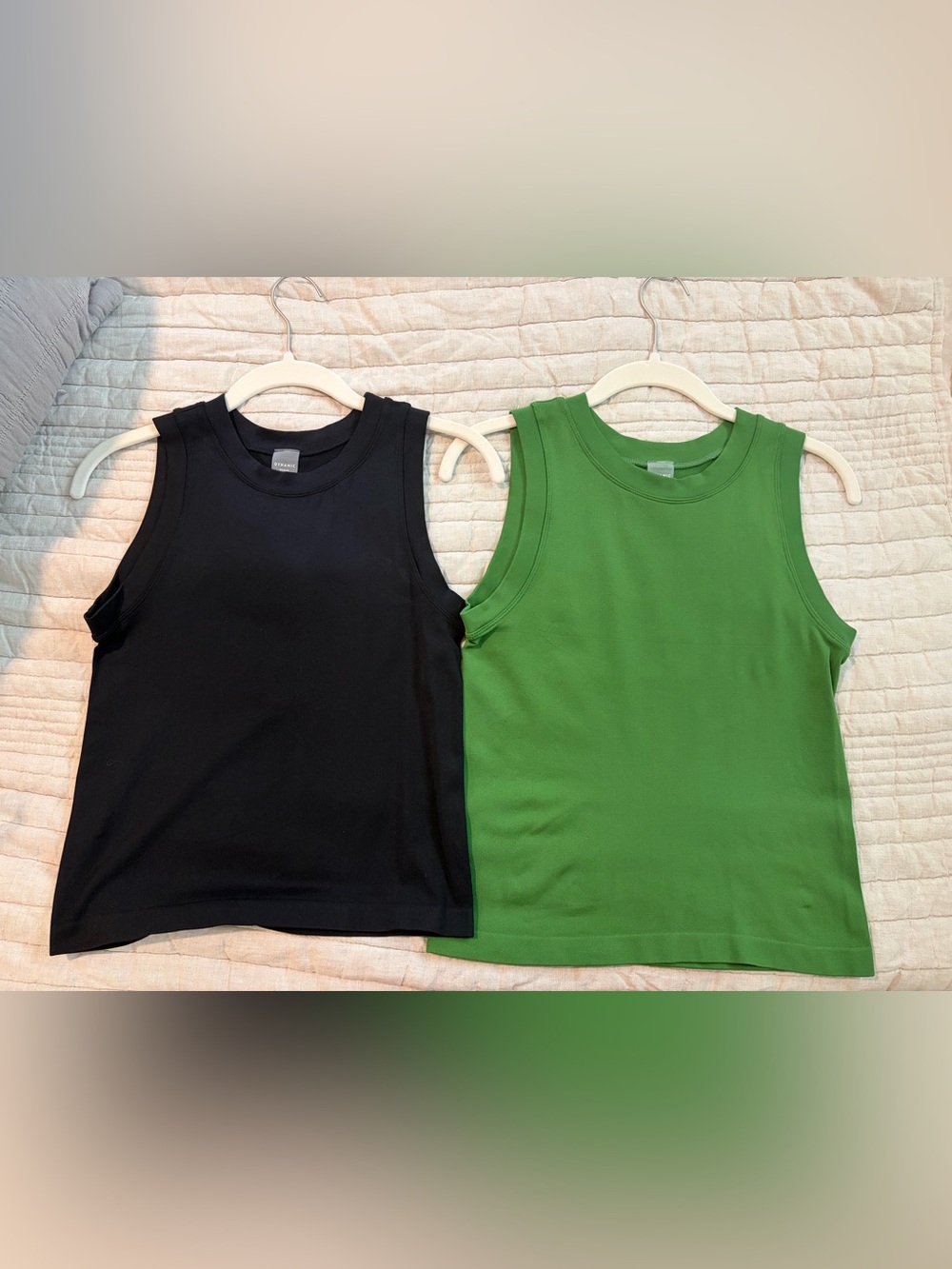 Dynamic tank tops